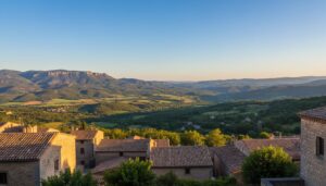 découvrez vézénobres, un village charmant offrant un panorama exceptionnel sur les cévennes, idéal pour les amateurs de nature et de paysages pittoresques.